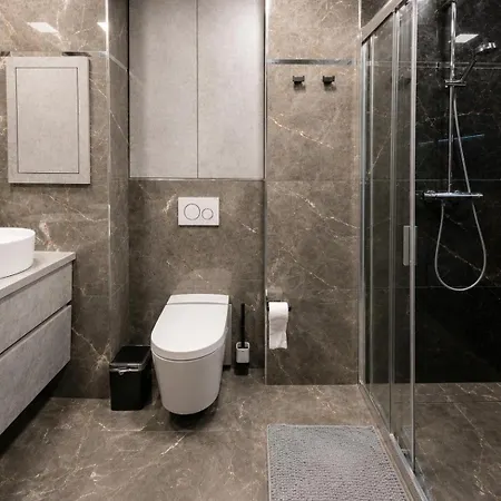 Bytca Central Apartment דירה
